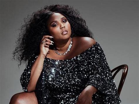 lizzo nude pics|Lizzo Poses Nude in Sexy New Snaps